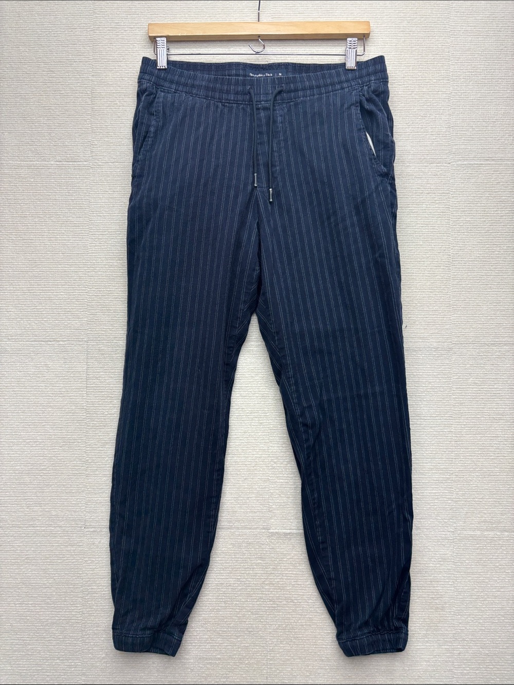 Abercrombie & Fitch medium Men's Navy Pinstripe Jogger Pants